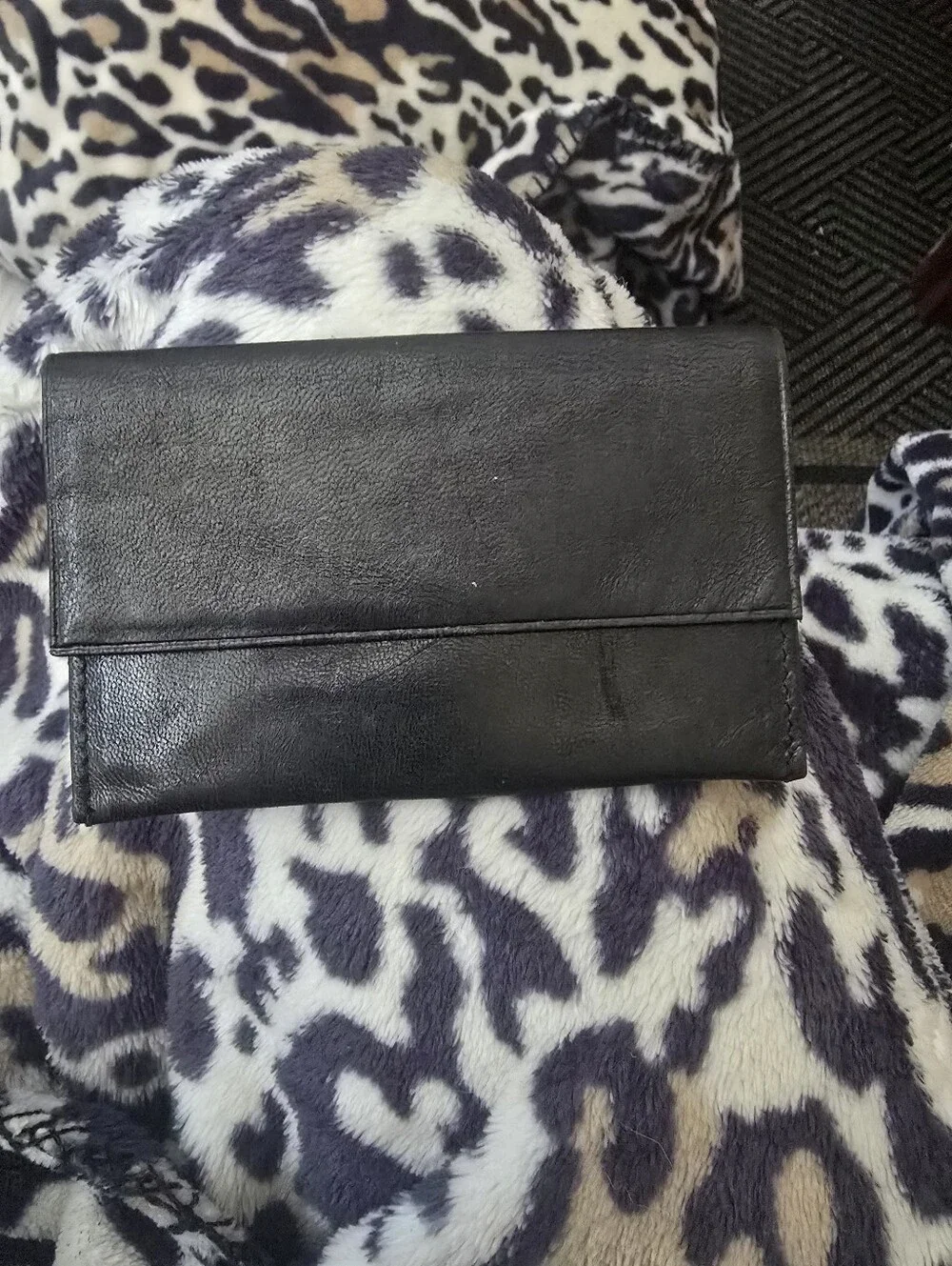 Elegant Leatherware Co. sleek black